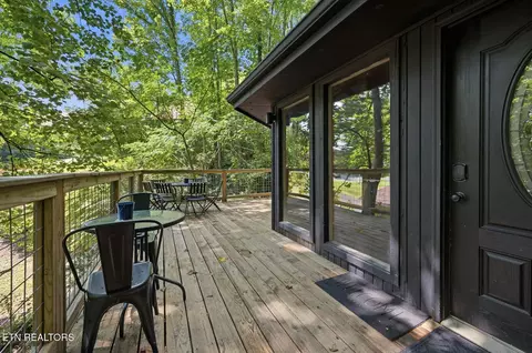 707 Maple Ct, Gatlinburg, TN 37738