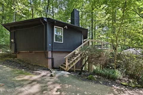 707 Maple Ct, Gatlinburg, TN 37738
