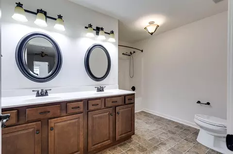 Bath - 1002 Glessner Dr, Spring Hill, TN 37174 photo 4 of 4