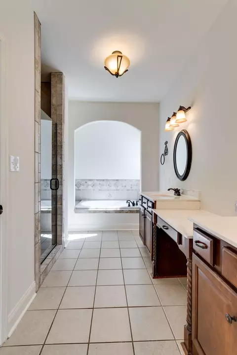 Bath - 1002 Glessner Dr, Spring Hill, TN 37174 photo 2 of 4