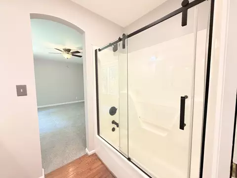 Bath - 608 Beechtree Ct, Burns, TN 37029 photo 2 of 3