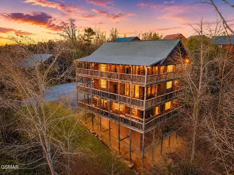 2022 Oakmont Dr, Sevierville, TN 37876
