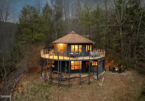 3709 Eagle Ln, Gatlinburg, TN 37738