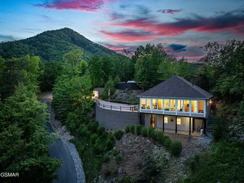 3955 Denton Ct, Sevierville, TN 37862