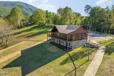 3335 Robeson Rd, Sevierville, TN 37862