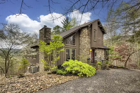 1907 Oakwood Rd, Walland, TN 37886