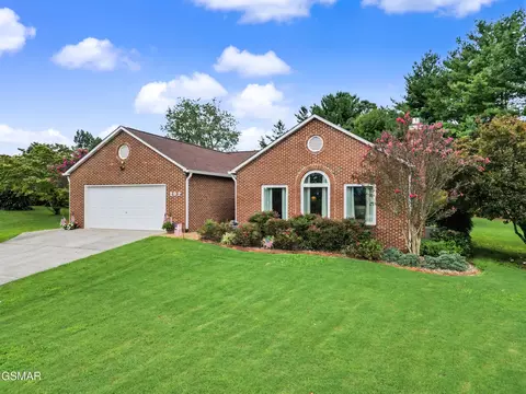 102 Newell Village Dr, Seymour, TN 37865