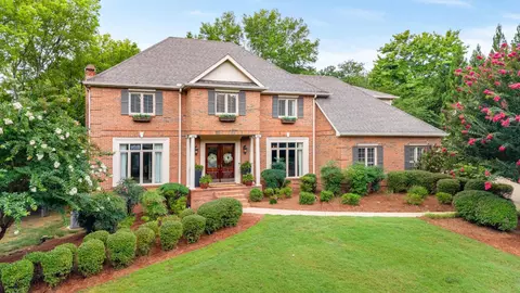 4020 Hamill Rd, Hixson, TN 37343