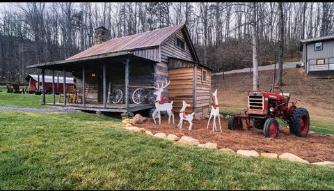 3460 Sugar Camp Cir, Sevierville, TN 37862