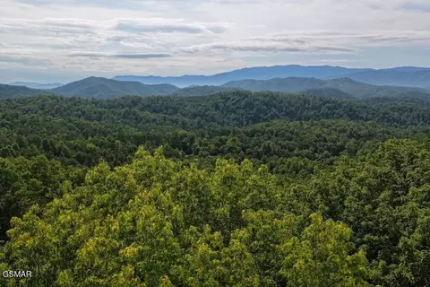 26 Shady Oaks Way, Sevierville, TN 37876