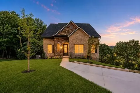 701 Harpeth Knoll Ct, Nashville, TN 37221