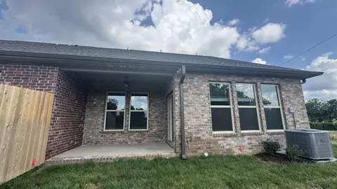 Exterior - 558 W Foxrun, Springfield, TN 37172 photo 2 of 3