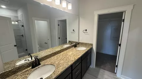 Bath - 558 W Foxrun, Springfield, TN 37172 photo 2 of 4