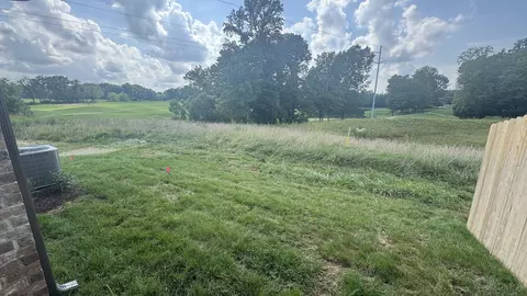 Exterior - 558 W Foxrun, Springfield, TN 37172 photo 3 of 3