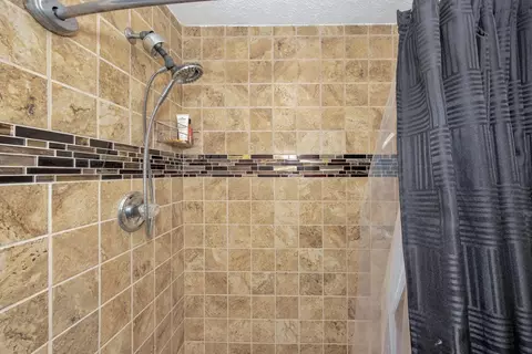 Bath - 1501 Puncheon Branch Rd, Goodspring, TN 38460 photo 3 of 6