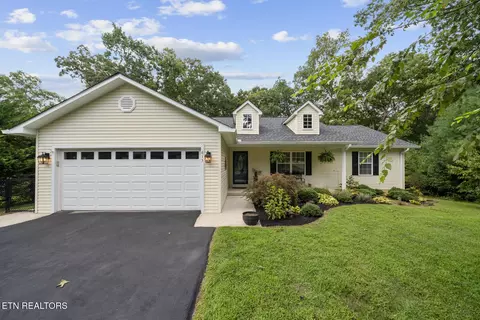 615 Apoka Ln, Crossville, TN 38572