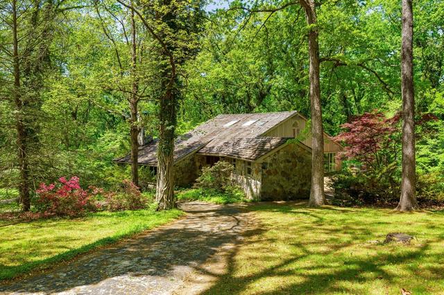 105 Riverpoint Rd, Signal Mountain, TN 37377