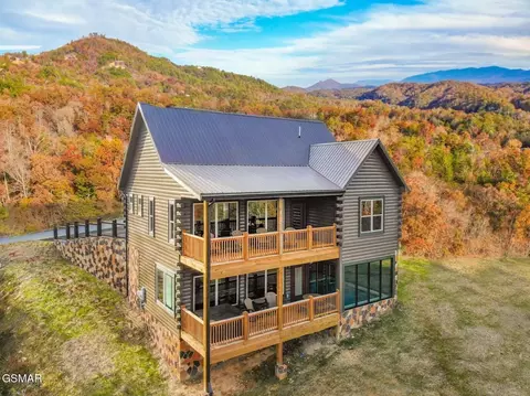 1740 Angela Starr St, Sevierville, TN 37876