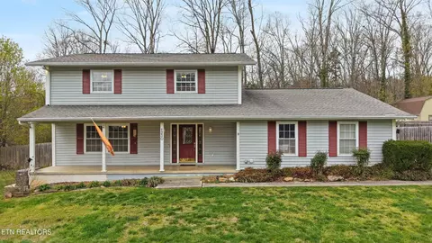 1230 Live Oak Cir, Knoxville, TN 37932