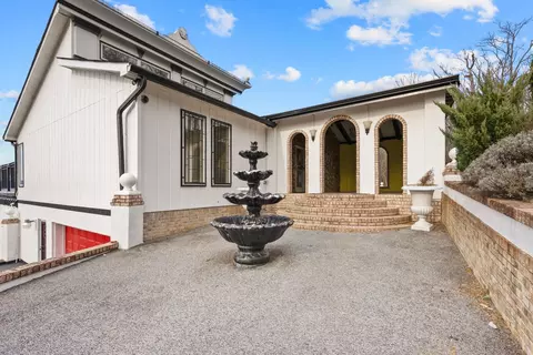 551 W Shadowlawn Dr, Chattanooga, TN 37404