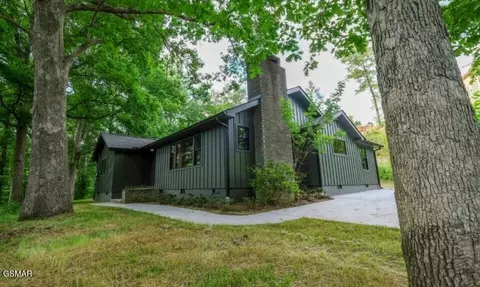306 Glades Rd, Gatlinburg, TN 37738
