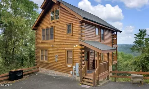 2934 Legacy Vista Dr, Sevierville, TN 37876