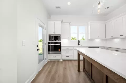 Kitchen - 5520 Sinclair St, Murfreesboro, TN 37127 photo 3 of 4