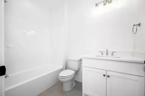 Bath - 5520 Sinclair St, Murfreesboro, TN 37127 photo 5 of 5