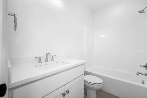 Bath - 5520 Sinclair St, Murfreesboro, TN 37127 photo 4 of 5