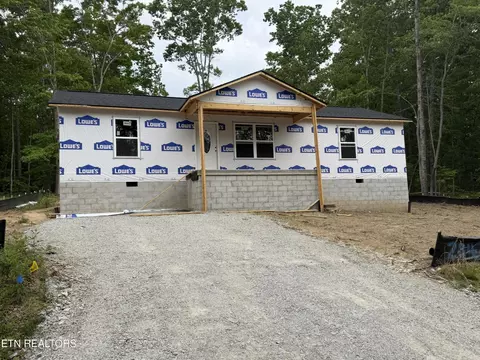 2043 Iowa Dr, Crossville, TN 38572