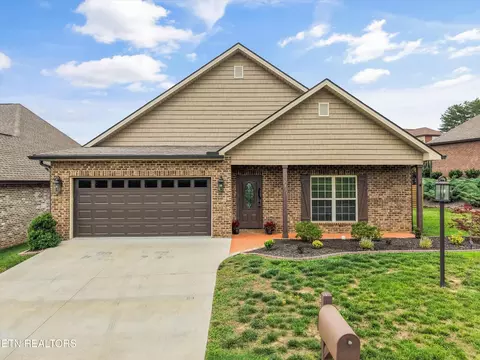 2311 Torrey Pines Dr, Maryville, TN 37801