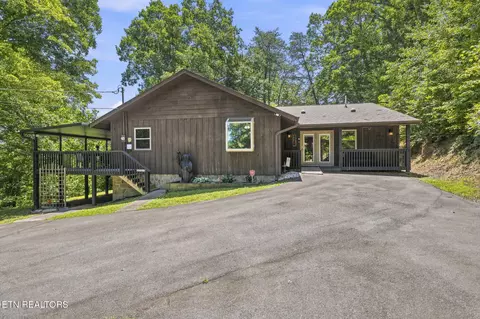 1501 Walt Price Rd, Pigeon Forge, TN 37876