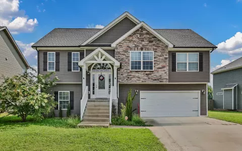 109 Sycamore Hill Dr, Clarksville, TN 37042