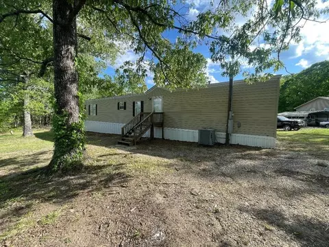 1505 Oak Hill Rd, Bolivar, TN 38008