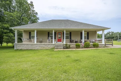 240 Rosewood Dr, Savannah, TN 38372