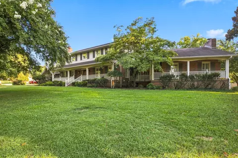 100 Applewood Valley Dr, Hendersonville, TN 37075