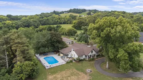 3689 Trousdale Ln, Columbia, TN 38401