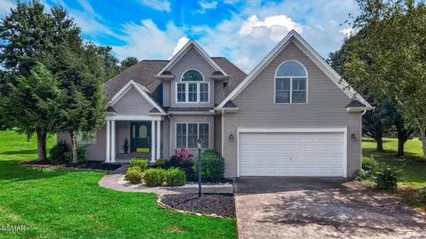 232 Battlefield Dr, Dandridge, TN 37725