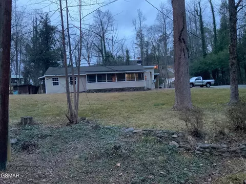 517 Laurel Ave, Gatlinburg, TN 37738