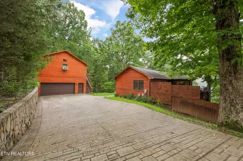1186 Deerfield Way, La Follette, TN 37766
