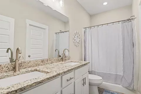 Bath - 1149 Jonathan Ln, Springfield, TN 37172 photo 1 of 2