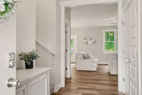 Entry Way - 1149 Jonathan Ln, Springfield, TN 37172 photo 1 of 5