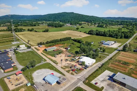 8526 Beersheba Hwy, Mcminnville, TN 37110