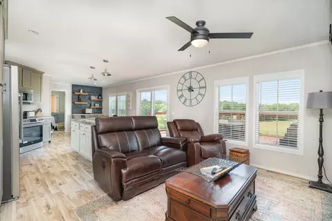 Living - 1640 Eno Rd, Dickson, TN 37055 photo 3 of 3