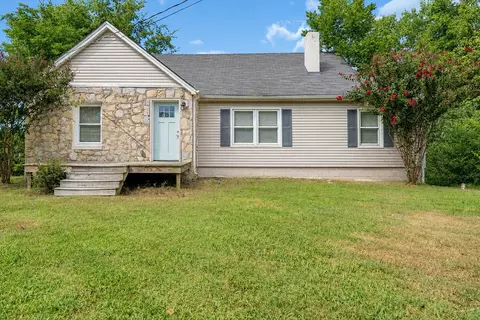 108 Greenwood Acres Dr, Columbia, TN 38401