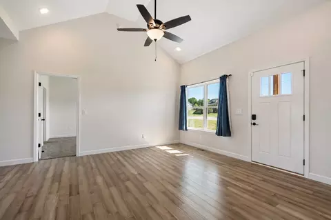 Living - 1274 Oak Grove Rd, Dickson, TN 37055 photo 4 of 5