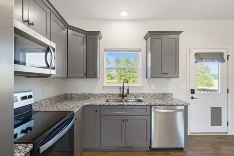 Kitchen - 1274 Oak Grove Rd, Dickson, TN 37055 photo 2 of 2