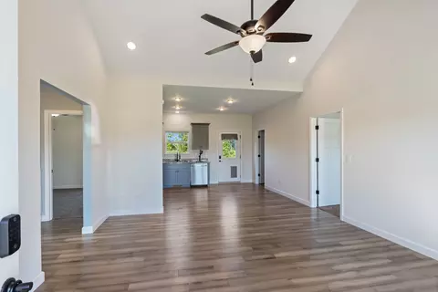 Living - 1274 Oak Grove Rd, Dickson, TN 37055 photo 2 of 5