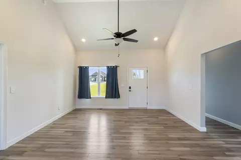 Living - 1274 Oak Grove Rd, Dickson, TN 37055 photo 5 of 5