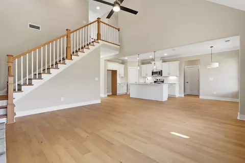 Living - 5557 Sinclair St, Murfreesboro, TN 37127 photo 2 of 3